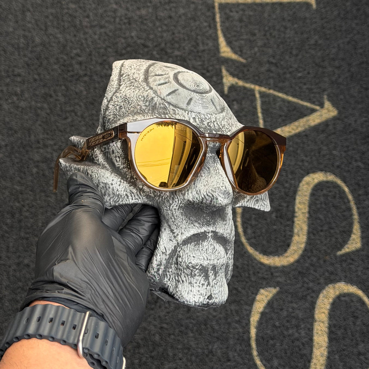 Hstn Marrom Gold Café