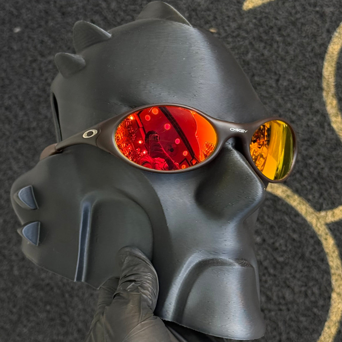 Eye Jacket 2.0 - Carbon Ruby